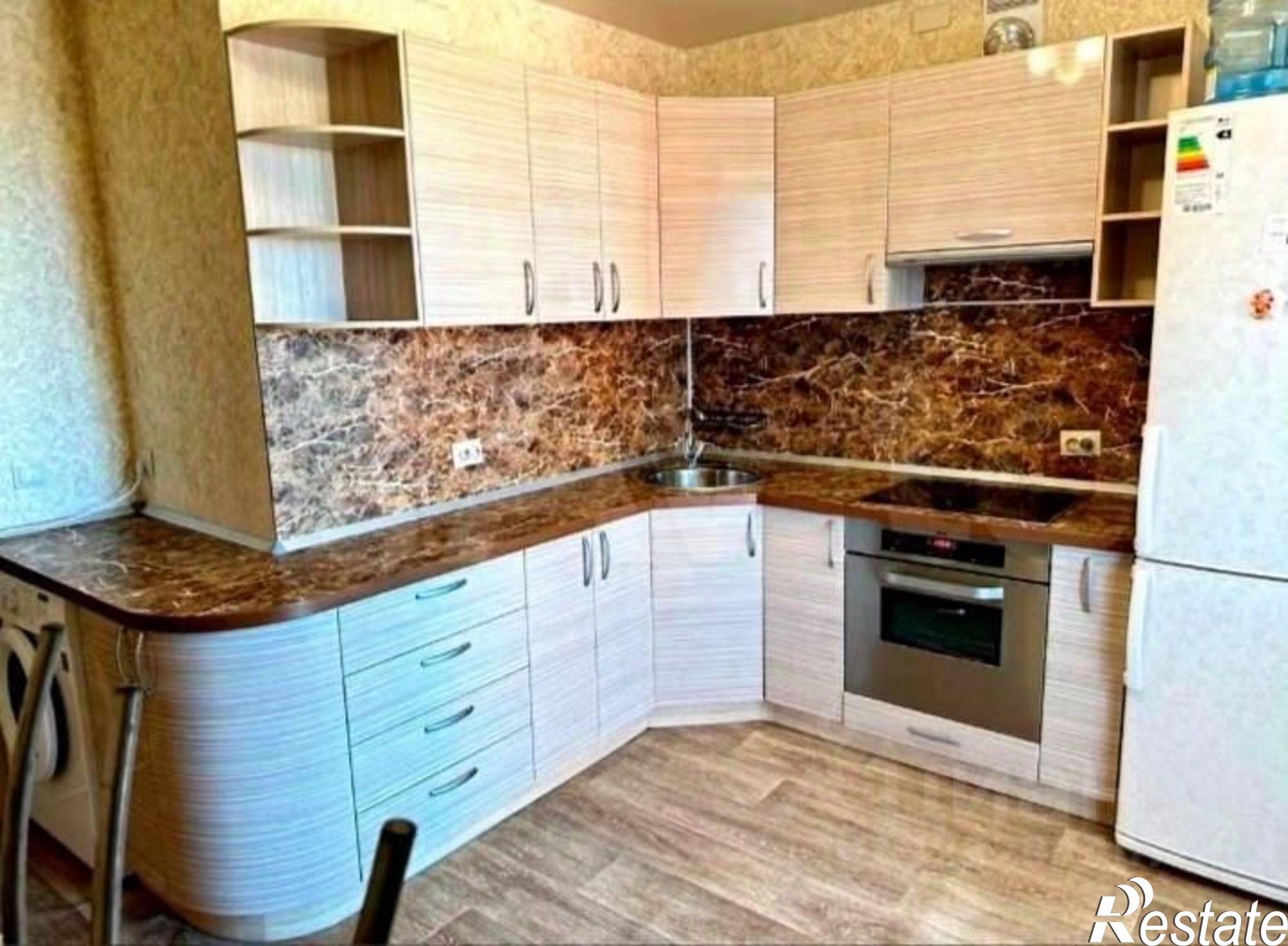 Сдать квартиру за 40 000 рублей на Киров, улица Ленина, 184к1