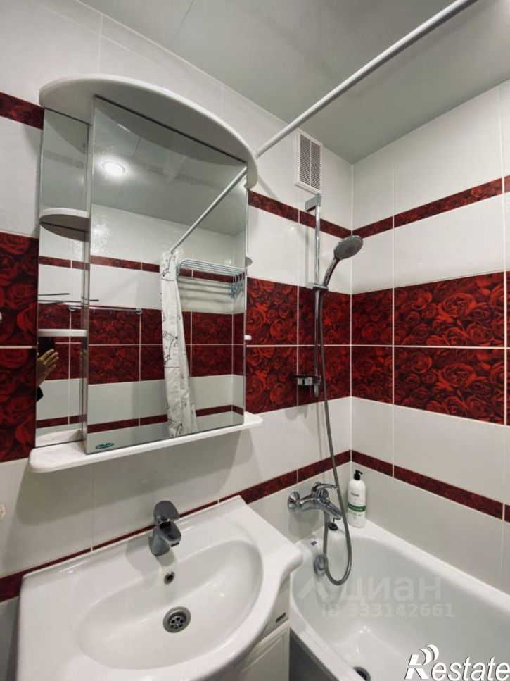 2-комн квартира Киров, улица Екатерины Кочкиной, 8к1