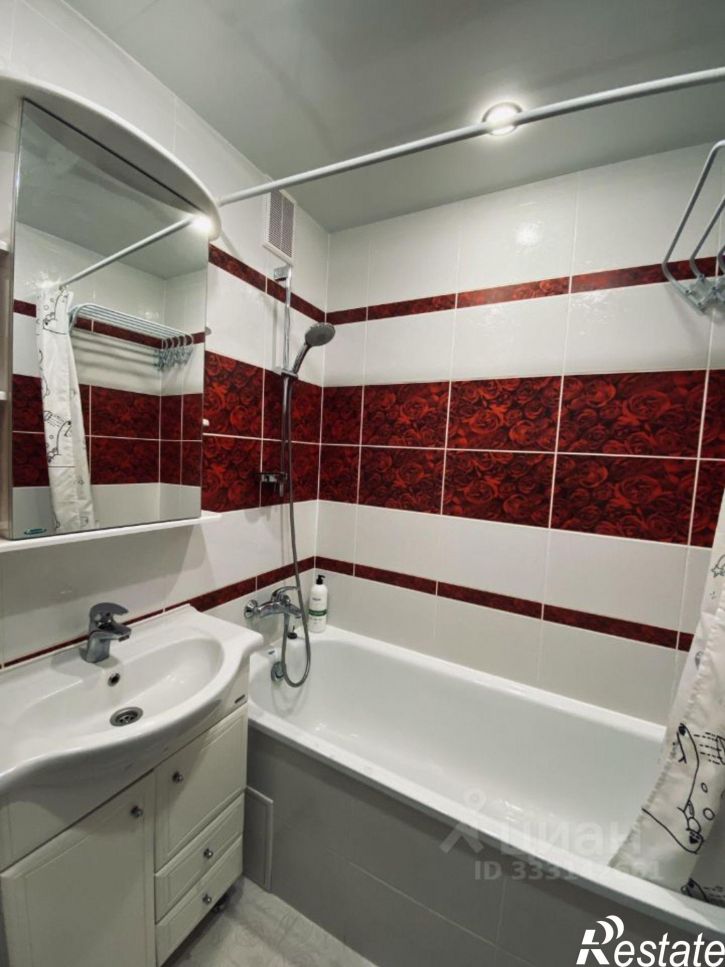 2-комн квартира Киров, улица Екатерины Кочкиной, 8к1