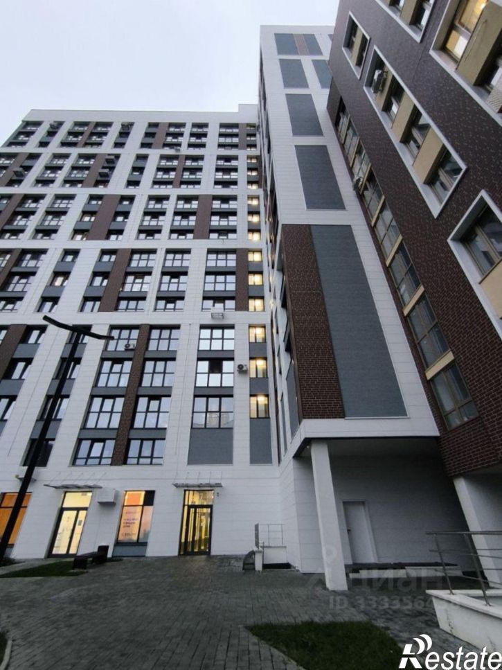 3-комн квартира Киров, улица Анжелия Михеева, 17